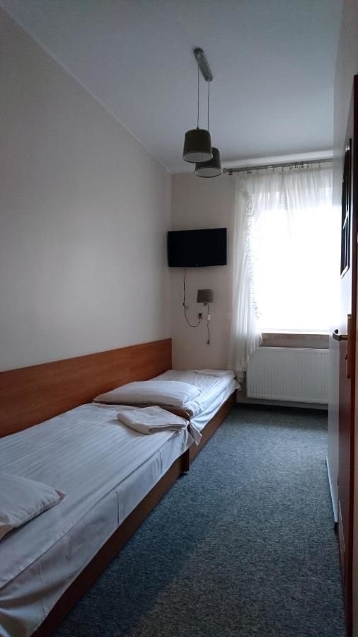 Отели типа «постель и завтрак» Dom Weselny Wenus Pokoje Hotelowe Przedbórz-31
