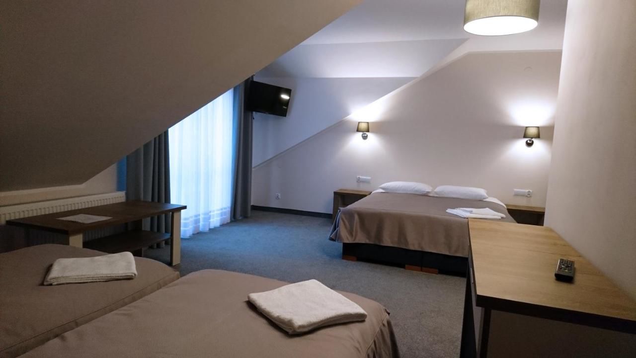 Отели типа «постель и завтрак» Dom Weselny Wenus Pokoje Hotelowe Przedbórz-7