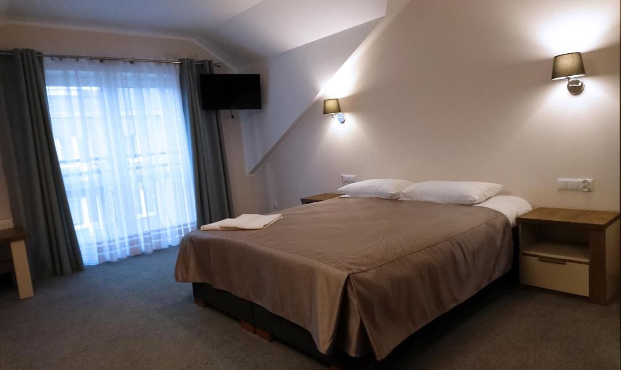 Отели типа «постель и завтрак» Dom Weselny Wenus Pokoje Hotelowe Przedbórz-10