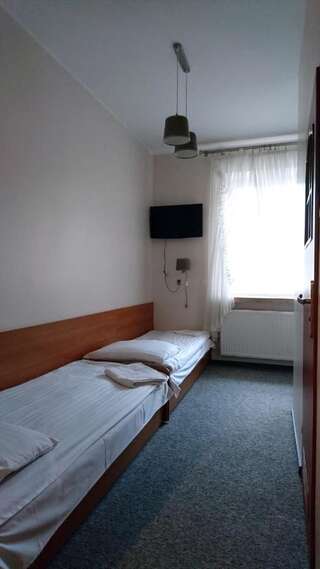 Отели типа «постель и завтрак» Dom Weselny Wenus Pokoje Hotelowe Przedbórz Двухместный номер с 1 кроватью и собственной ванной комнатой-4